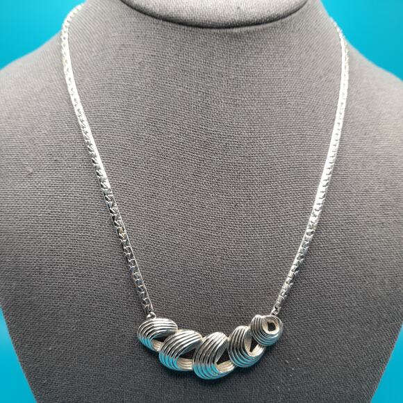 Vintage Avon Pendant Necklace, Silver Tone, Vintage Jewelry - Picture 4 of 10